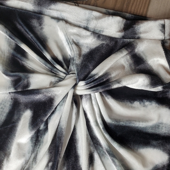 NWT PrettyLittleThing Velvety Monochrome Tie-Dye Stretch Mini Skirt US Size 6 - Picture 7 of 13